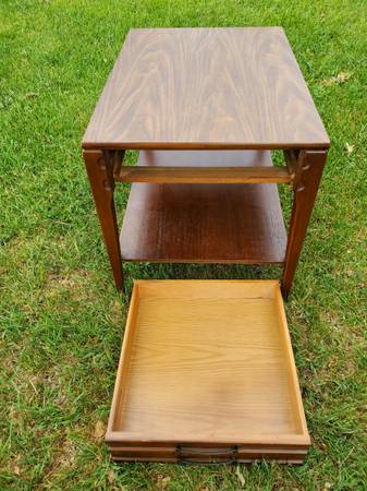 Mid century modern end table by Mersman