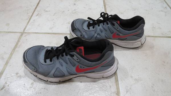 Nike Revolution 2 Big Kids Size 7Y