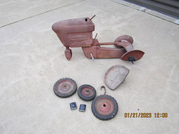 OLD RARE HARD TO FINE MINNIOLAPIS MOLINE BULLET NOSE PEDAL TRACTOR