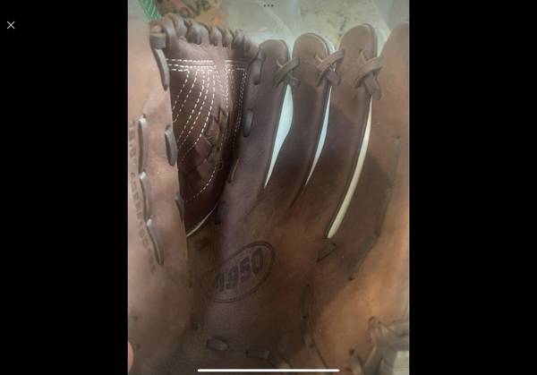 Wilson A950 Softball glove