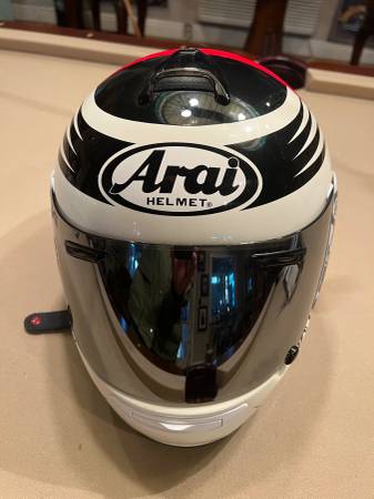 REDUCED- LIKE NEW ARAI HELMET