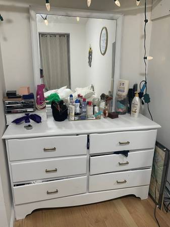 6 Drawer White Dresser with mirror