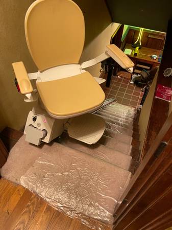 Acorn stairlift