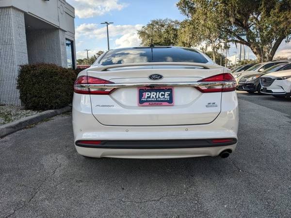 2017 Ford Fusion SE Sedan