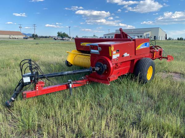 2016 New Holland BC5070 hay baler