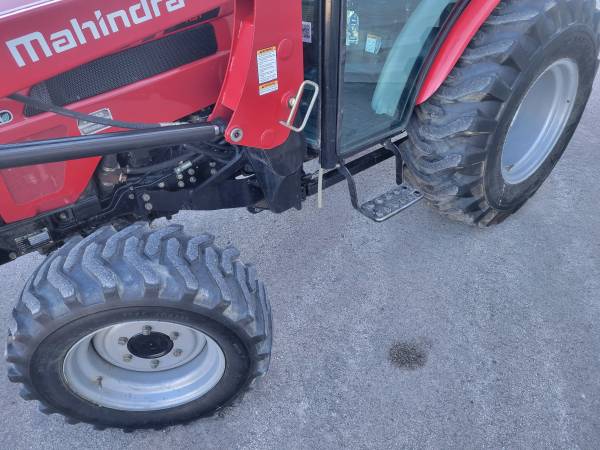 2016 Mahindra 2538 4WD HST Cab