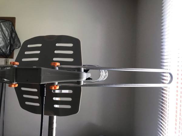 TV antenna w/ Amplifier Roter and stand