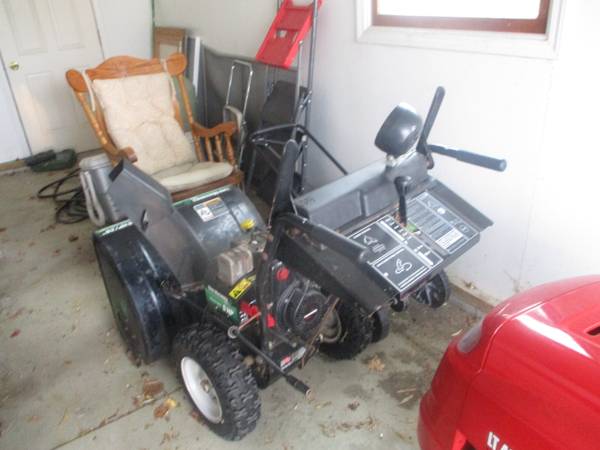 26 INCH SNOW BLOWER 6 SP 2 REV ELECTRIC START JUST SERVICED