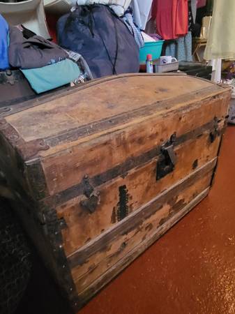 antique 1800 Victorian dome chest