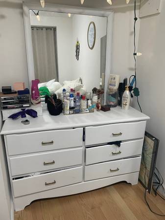 6 Drawer White Dresser with mirror