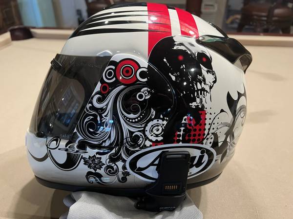 REDUCED- LIKE NEW ARAI HELMET