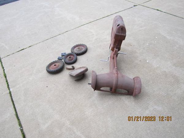 OLD RARE HARD TO FINE MINNIOLAPIS MOLINE BULLET NOSE PEDAL TRACTOR