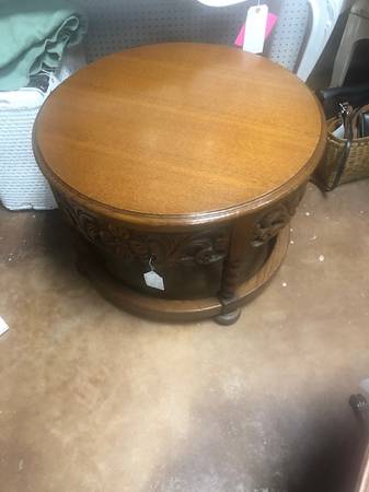 Hobo Style Round Coffee Table