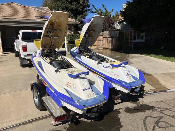 1995 Yamaha Waveraider Jetskis