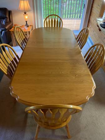 Solid Oak Dining table & 6 Chairs