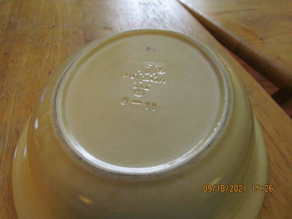 Pfaltzgraff serving bowl with handles