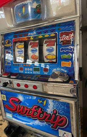 QUARTER / TOKEN SURF TRIP SLOT MACHINE, MANUAL