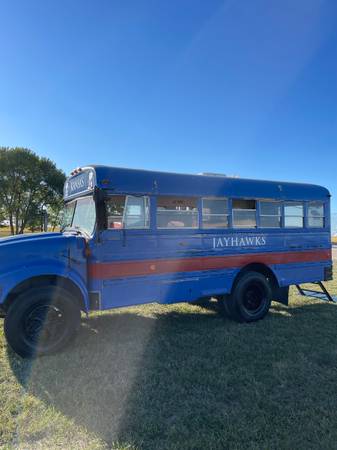 KU tailgate/party bus legendary 7.3 diesel automatic transmission FUN