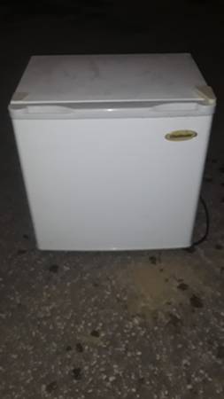 hite chefmate mini fridge 50 firm