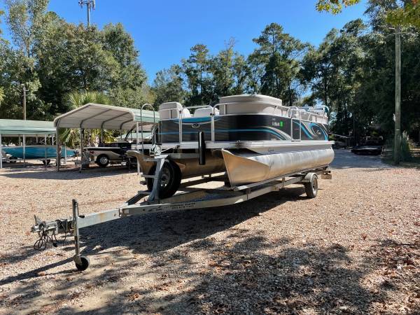 2017 Qwest 820 LS pontoon