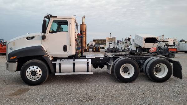 2012 Cat CT660 430hp Cat CT13 10spd Daycab Semi Truck Day Cab