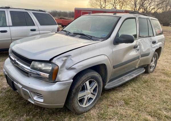 Two 05 Chevy Trailblazer part outs