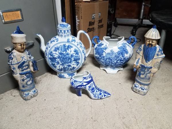 Oriental blue and white ceramic 5 item collection