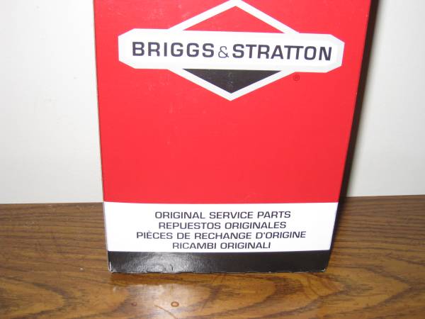 NEW BRIGGS & STRATTON CARBURETOR