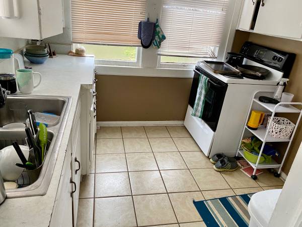 Nice 2 BR apt with private porch and on-site laundry