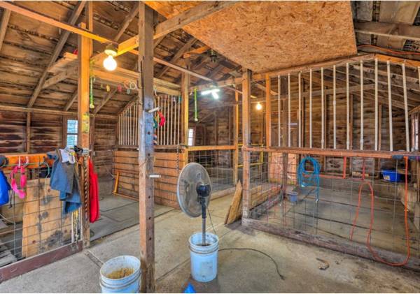 3 stall horse barn on acreage