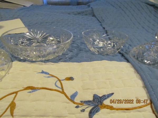 2 older candy dishes with lids