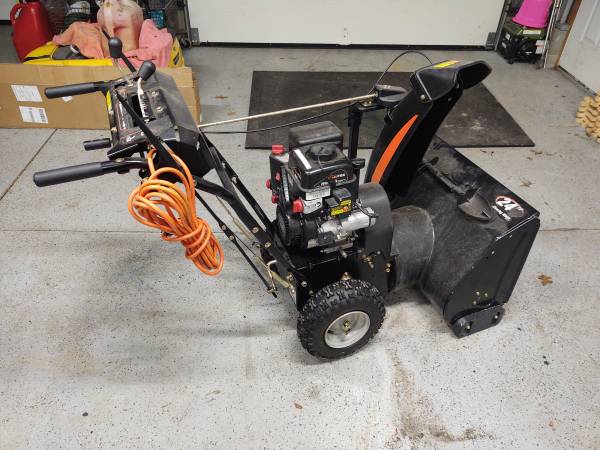 ARIENS 24 INCH SNOW BLOWER LIKE NEW