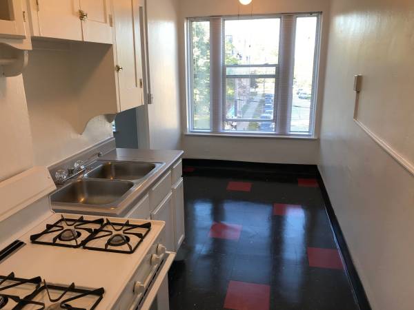 ROSEWOOD PLACE LOFTS!! Studio Suite – Downtown Lakewood!