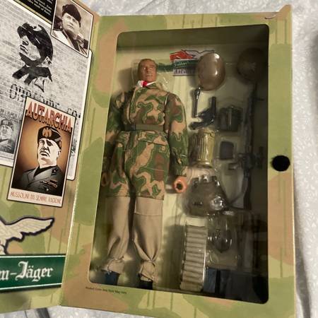 to ultimate soldier figures. The villains armed terrorist. Fallschrim Jager, Gra