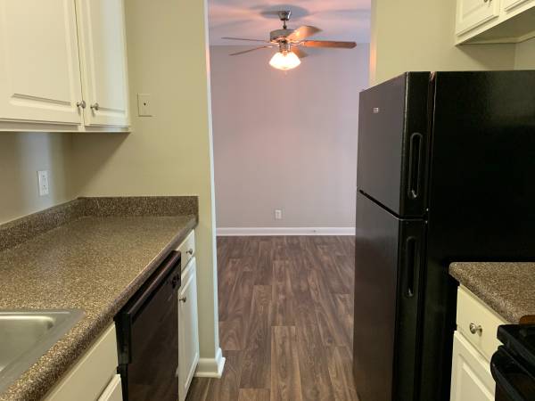 $200 PRICE DROP!! TWO BEDROOM APARTMENT- IMMEDIATE MOVE IN