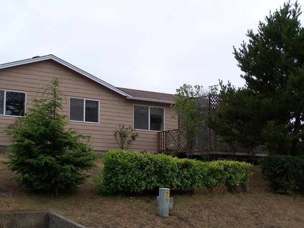 $1800/1130sqft 2Bedroom 2Bathroom home and maintained yard.