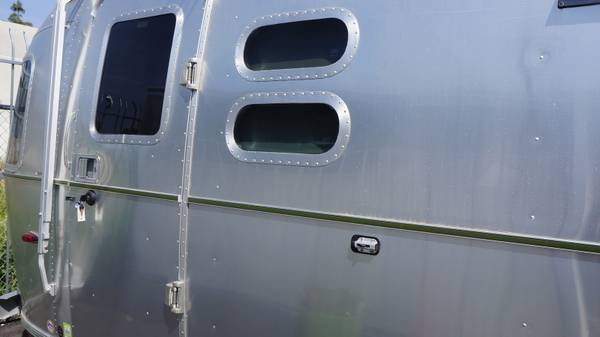 2012 Airstream Eddie Bauer Queen Bed -27FB