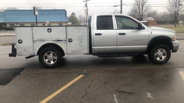 2004 Dodge Ram 2500 4×4 utility truck