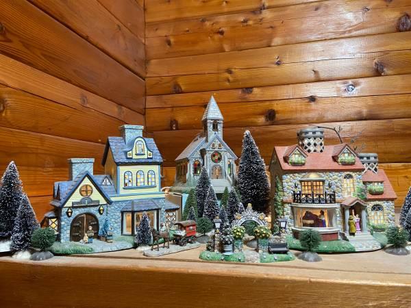 Old World village T-lite house set