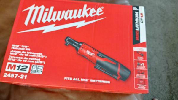 Milwaukee 3/8″ Ratchet Kit 2457-21