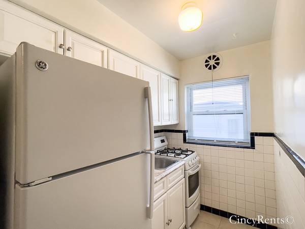 2786 Observatory Ave #5| 1 bedroom apartment