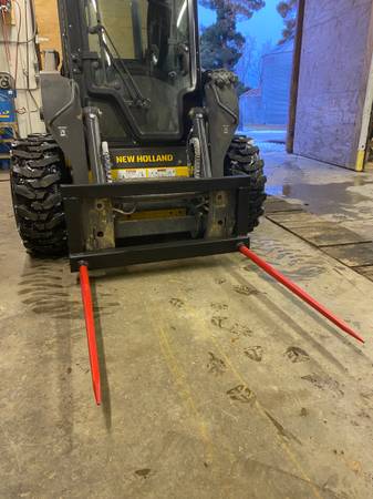 Skidsteer Bale Spear