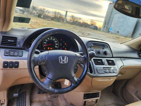 2006 Honda Odyssey mini van with tv