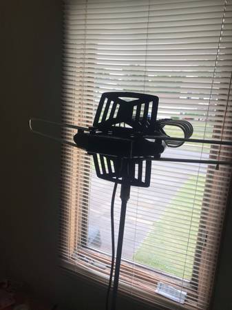 TV antenna w/ Amplifier Roter and stand