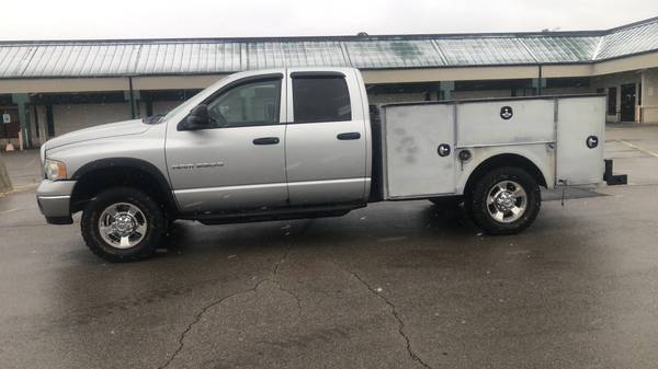 2004 Dodge Ram 2500 4×4 utility truck