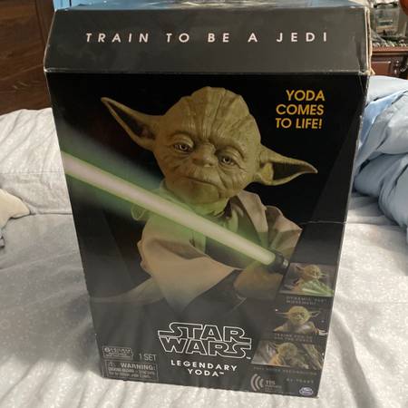 Star Wars legendary Yoda new in box