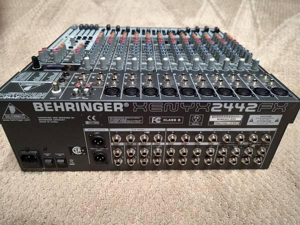 Behringer Xenyx 2442 FX Mixer