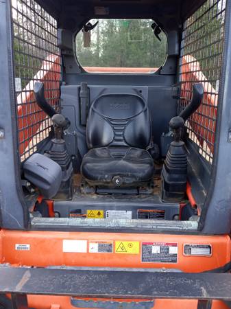 Skid steer loader