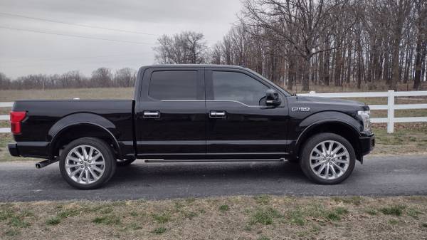 2018 Ford F-150 4×4 Limited Fully Loaded. PANO roof, hot/cold seats, Massage Sea