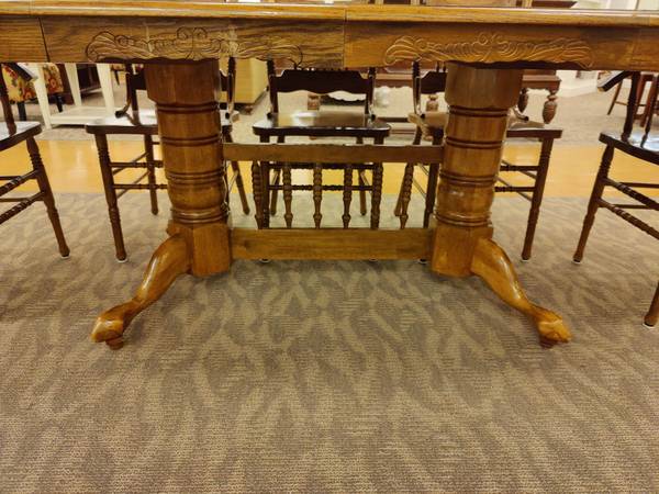 Oak Dining Table w/8 Chairs